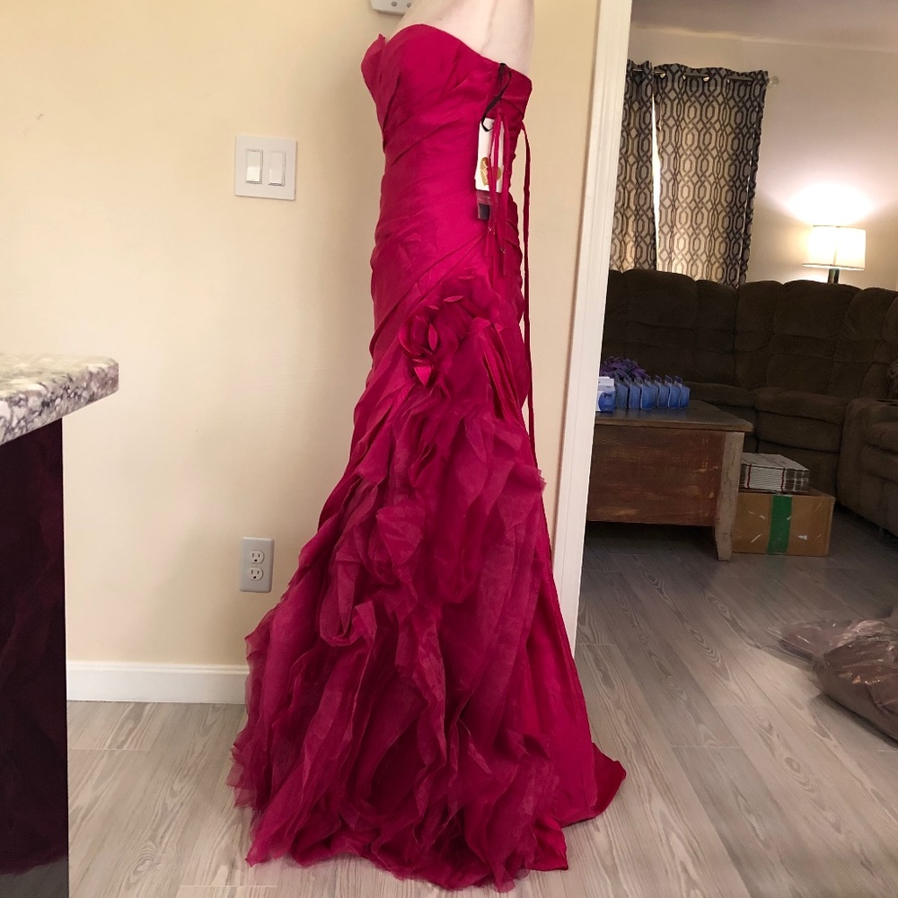 Fuchsia vertical ruffles. - Picture 3 of 10